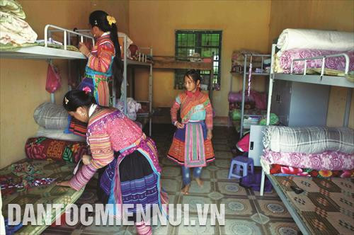 Chính sách hỗ trợ học sinh bán trú được triển khai có hiệu quả ở huyện Mường Khương đã thúc đẩy học sinh dân tộc vùng cao đến trường. Trong ảnh: Phòng ở bán trú cho học sinh dân tộc Mông tại Trường phổ thông dân tộc bán trú - trung học cơ sở xã Tả Thàng