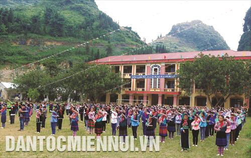 Giờ ngoại khóa của học sinh Trường phổ thông dân tộc nội trú huyện Mường Khương