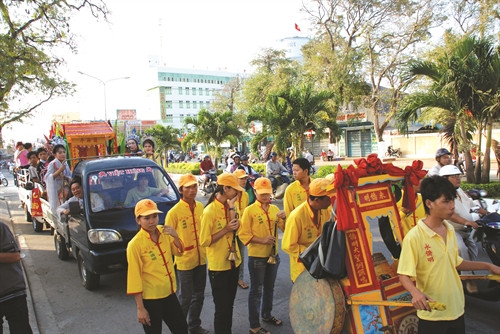 Lễ cúng cuối năm được tổ chức theo khu vực gắn với nơi sinh sống của người Hoa.