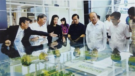 Công ty VWS giới thiệu về Khu liên hợp xử lý chất thải Đa Phước. Ảnh: Báo Tiền phong