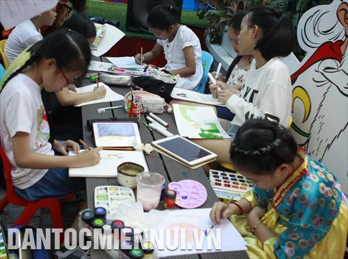 Sân chân chơi giao lưu bổ ích cho thiếu nhi tại Đường sách Thành phố Hồ Chí Minh