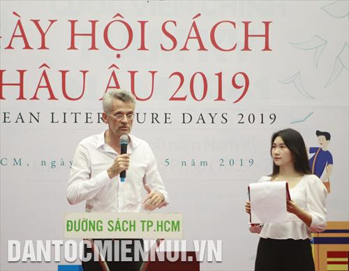 Ông Emmanuel Labrande, Chủ tịch Hiệp hội các Viện Văn hóa và các Đại sứ quán Châu Âu, Giám đốc đặc trách viện Pháp Việt Nam tại Hà Nội phát biểu tại lễ khai mạc