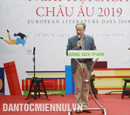 Ông Bruno Angelet, Đại sứ Trưởng phái đoàn Liên minh Châu Âu phát biểu tại lễ khai mạc