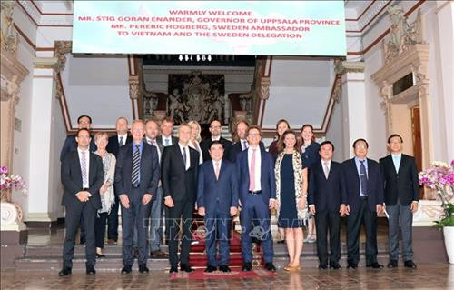 Ông Nguyễn Thành Phong, Chủ tịch UBND Thành phố Hồ Chí Minh (thứ 4 từ trái sang phải) tiếp đoàn đại biểu tỉnh Uppsala, Thụy Điển do ông Stig Goran Enander, Tỉnh trưởng Uppsala dẫn đầu. Ảnh: Xuân Khu-TTXVN. Ông Nguyễn Thành Phong, Chủ tịch UBND Thành phố Hồ Chí Minh (thứ 4 từ trái sang phải) tiếp đoàn đại biểu tỉnh Uppsala, Thụy Điển do ông Stig Goran Enander, Tỉnh trưởng Uppsala dẫn đầu. Ảnh: Xuân Khu-TTXVN.