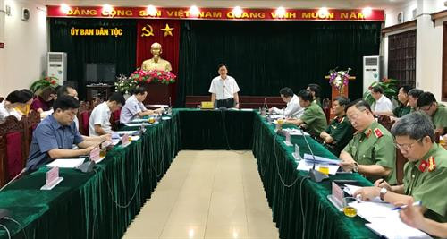 Thứ trưởng, Phó Chủ nhiệm Ủy ban Dân tộc Phan Văn Hùng chủ trì cuộc họp triển khai Đề án “Bồi dưỡng kiến thức dân tộc đối với cán bộ, công chức, viên chức giai đoạn 2018-2025”. Nguồn: baodantoc.vn Thứ trưởng, Phó Chủ nhiệm Ủy ban Dân tộc Phan Văn Hùng chủ trì cuộc họp triển khai Đề án “Bồi dưỡng kiến thức dân tộc đối với cán bộ, công chức, viên chức giai đoạn 2018-2025”. Nguồn: baodantoc.vn