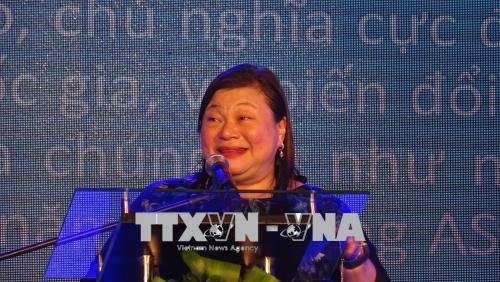 Bà Leow Siu Lin, Tổng lãnh sự Cộng hòa Singapore tại Thành phố Hồ Chí Minh phát biểu tại chương trình. Ảnh: Gia Thuận – TTXVN Bà Leow Siu Lin, Tổng lãnh sự Cộng hòa Singapore tại Thành phố Hồ Chí Minh phát biểu tại chương trình. Ảnh: Gia Thuận – TTXVN
