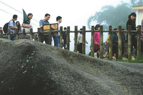 Tận mắt chứng kiến, xem các khối đá, du khách thực sự ngỡ ngàng trước kỳ công nhân tạo mà bao đời nay vẫn chưa có lời giải đáp nào thỏa đáng