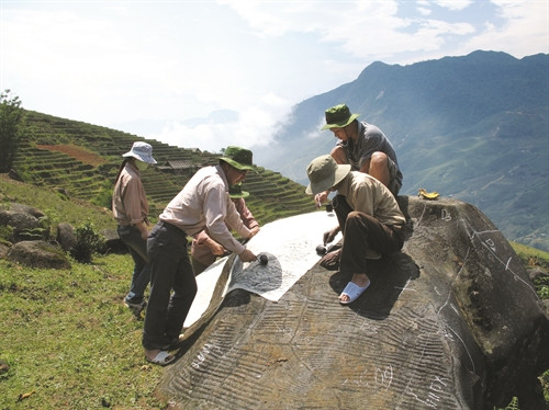 Những hình chạm khắc trên các khối đá vẫn đang là thách thức đối với nhiều nhà nghiên cứu