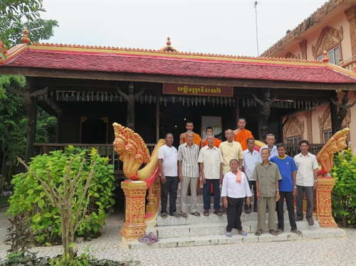 Nhà truyền thống làm bằng gỗ quý dùng để trưng bày vật dụng của cộng đồng người Khmer tại khuôn viên chùa Siêm Cán