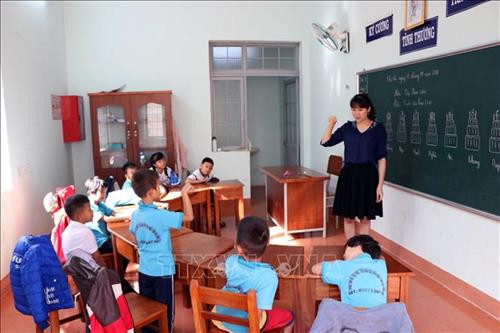 Lớp học của các em học sinh câm, điếc bẩm sinh tại Trung tâm hỗ trợ phát triển giáo dục hòa nhập tỉnh Đắk Nông. Ảnh: Hưng Thịnh – TTXVN Lớp học của các em học sinh câm, điếc bẩm sinh tại Trung tâm hỗ trợ phát triển giáo dục hòa nhập tỉnh Đắk Nông. Ảnh: Hưng Thịnh – TTXVN