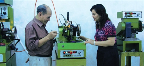 Làng nghề chế tác vàng bạc Châu Khê ảnh 3