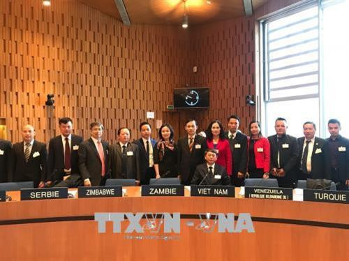 Đoàn Việt Nam do Thứ trưởng Bộ Ngoại giao Lê Hoài Trung dẫn đầu tham dự buổi họp của Hội đồng tư vấn Mạng lưới Công viên địa chất toàn cầu thuộc UNESCO. Ảnh: TTXVN