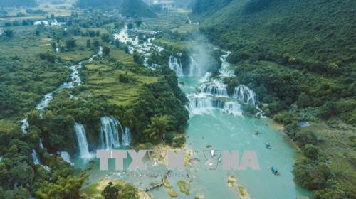 Thác Bản Giốc được đánh giá là thác nước đẹp nổi tiếng của Việt Nam và thế giới. Đây là điểm du lịch tiêu biểu mang tính biểu tượng của tỉnh Cao Bằng có nhiều tiềm năng phát triển, thu hút khách du lịch trong lai. Ảnh: Trọng Đạt – TTXVN
