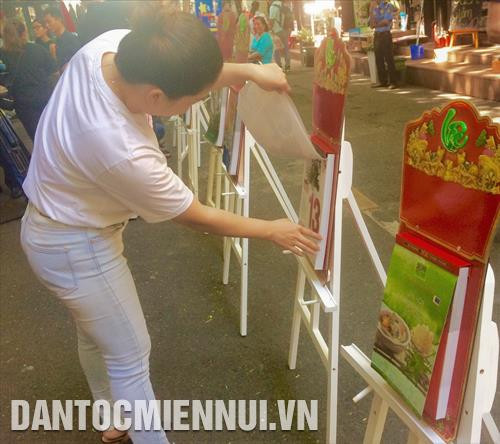 Bộ lịch bloc “Lục Vân Tiên” với 365 bức tranh minh họa cho từng đoạn trích Lục Văn Tiên và 2.080 câu thơ lục bát đề cao đạo nghĩa, những bài học răn dạy về đạo lý làm người Bộ lịch bloc “Lục Vân Tiên” với 365 bức tranh minh họa cho từng đoạn trích Lục Văn Tiên và 2.080 câu thơ lục bát đề cao đạo nghĩa, những bài học răn dạy về đạo lý làm người