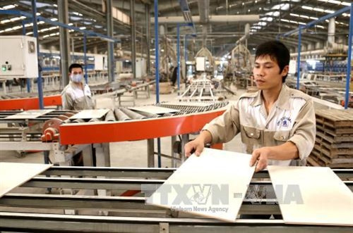 Dây chuyền sản xuất gạch ceramic hiện đại của Công ty cổ phần CMC. Ảnh: Trung Kiên - TTXVN Dây chuyền sản xuất gạch ceramic hiện đại của Công ty cổ phần CMC. Ảnh: Trung Kiên - TTXVN