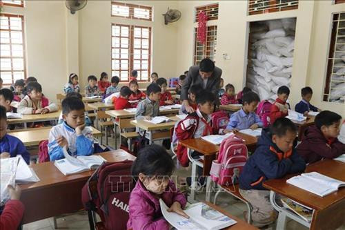 Một lớp học tại Trường Phổ thông Dân tộc Bán trú Tiểu học Lang Thíp, học sinh đến lớp đầy đủ. Ảnh: Đinh Thùy-TTXVN Một lớp học tại Trường Phổ thông Dân tộc Bán trú Tiểu học Lang Thíp, học sinh đến lớp đầy đủ. Ảnh: Đinh Thùy-TTXVN