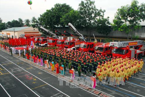 Các lực lượng và thiết bị chữa cháy tham gia hội thi. Ảnh: Mạnh Linh – TTXVN