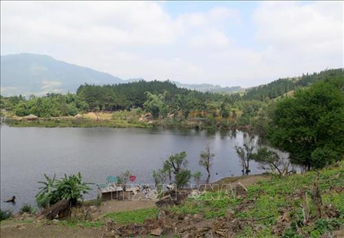 Ngoài tên gọi Noong U (cái ao tĩnh lặng), hồ còn có tên gọi khác là Pa Già (con Rồng). Ảnh: Xuân Tiến – TTXVN Ngoài tên gọi Noong U (cái ao tĩnh lặng), hồ còn có tên gọi khác là Pa Già (con Rồng). Ảnh: Xuân Tiến – TTXVN