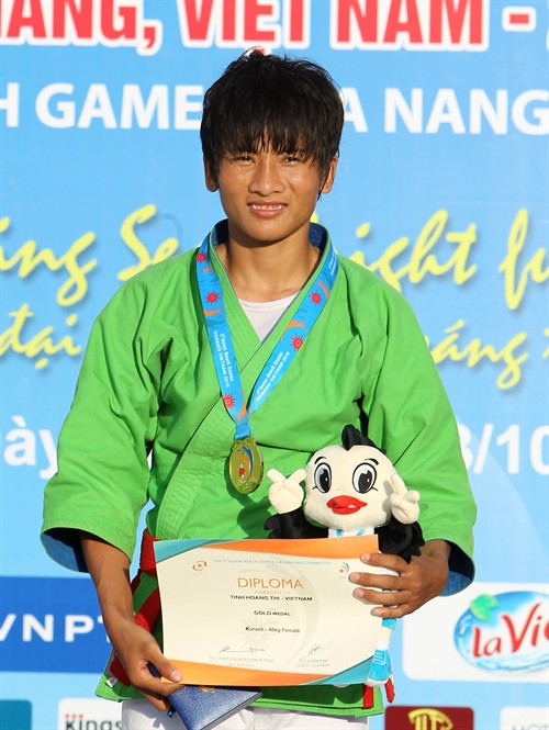 Vận động viên Hoàng Thị Tình giành Huy chương Vàng môn Kurash hạng cân 48 kg. Ảnh: Quốc Khánh- TTXVN Vận động viên Hoàng Thị Tình giành Huy chương Vàng môn Kurash hạng cân 48 kg. Ảnh: Quốc Khánh- TTXVN