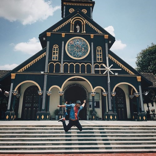 Những nhà thờ ở Việt Nam đẹp không kém trời Âu ảnh 12