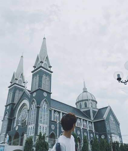 Những nhà thờ ở Việt Nam đẹp không kém trời Âu ảnh 9