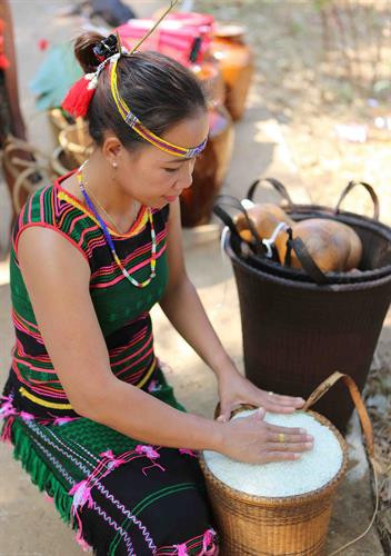 Đặc sắc Lễ cưới của người M’Nông khu vực Nam Tây Nguyên ảnh 8 Đặc sắc Lễ cưới của người M’Nông khu vực Nam Tây Nguyên ảnh 8