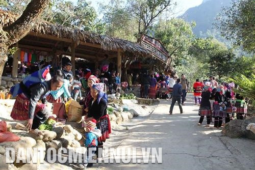 Chợ phiên Sin Suối Hồ, xã Sin Suối Hồ không chỉ là nơi buôn bán mà còn là điểm đến du lịch cộng đồng ở huyện Phong Thổ. Ảnh: Quý Trung