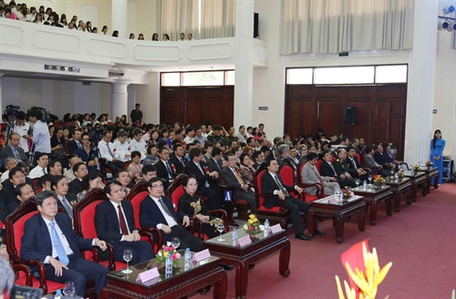 Các đại biểu dự lễ kỷ niệm 60 năm thành lập trườngTrường Đại học Ngoại ngữ - Đại học Quốc gia Hà Nội. Ảnh: TTXVN