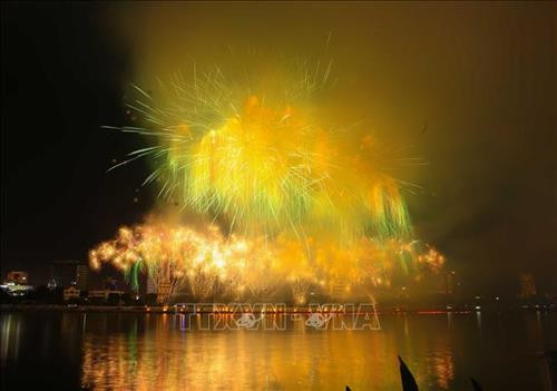 Màn trình diễn pháo hoa của đội Nga. Ảnh: Trần Lê Lâm – TTXVN