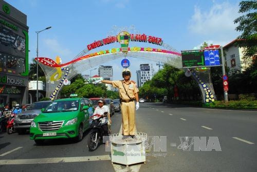 Đội CSGT Bàn Cờ triển khai điều tiết, phân luồng giao thông tại giao lộ Võ Thị Sáu – Nam Kỳ Khởi Nghĩa. Ảnh: Mạnh Linh-TTXVN Đội CSGT Bàn Cờ triển khai điều tiết, phân luồng giao thông tại giao lộ Võ Thị Sáu – Nam Kỳ Khởi Nghĩa. Ảnh: Mạnh Linh-TTXVN