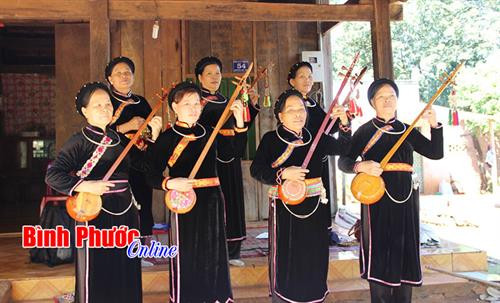 Gìn giữ, phát huy nghệ thuật đàn tính, hát then trên quê mới ảnh 2