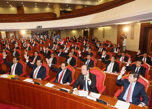 Các đại biểu biểu quyết thông qua chương trình Hội nghị. Ảnh: Trí Dũng –TTXVN