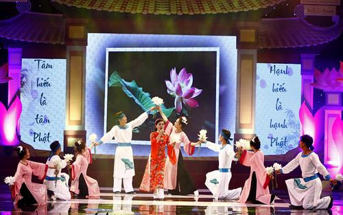 Tiết mục văn nghệ chào mừng. Ảnh: An Đăng - TTXVN Tiết mục văn nghệ chào mừng. Ảnh: An Đăng - TTXVN