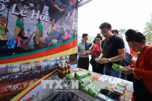 Các gian hàng trưng bày các sản phẩm của vùng Tây Bắc. Ảnh: Phan Tuấn Anh – TTXVN