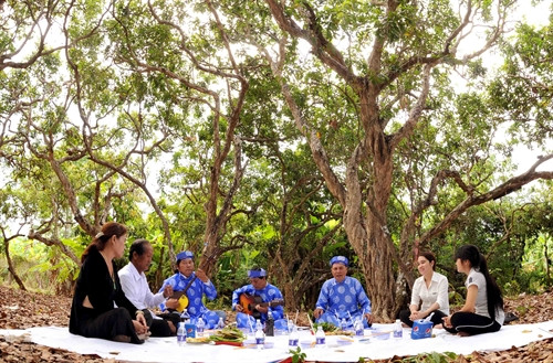 Một buổi sinh hoạt của câu lạc bộ đờn ca tài tử xã Vĩnh Trạch Đông, thành phố Bạc Liêu, tỉnh Bạc Liêu. Biểu diễn đờn ca tài tử phục vụ du khách tại khu du lịch Giồng Nhãn, xã Hiệp Thành, thành phố Bạc Liêu, tỉnh Bạc Liêu. Một buổi sinh hoạt của câu lạc bộ đờn ca tài tử xã Vĩnh Trạch Đông, thành phố Bạc Liêu, tỉnh Bạc Liêu. Đờn ca tài tử được UNESCO công nhận là Di sản văn hóa phi vật thể đại diện của nhân loại Một buổi sinh hoạt của câu lạc bộ đờn ca tài tử xã Vĩnh Trạch Đông, thành phố Bạc Liêu, tỉnh Bạc Liêu. Biểu diễn đờn ca tài tử phục vụ du khách tại khu du lịch Giồng Nhãn, xã Hiệp Thành, thành phố Bạc Liêu, tỉnh Bạc Liêu. Một buổi sinh hoạt của câu lạc bộ đờn ca tài tử xã Vĩnh Trạch Đông, thành phố Bạc Liêu, tỉnh Bạc Liêu. Đờn ca tài tử được UNESCO công nhận là Di sản văn hóa phi vật thể đại diện của nhân loại