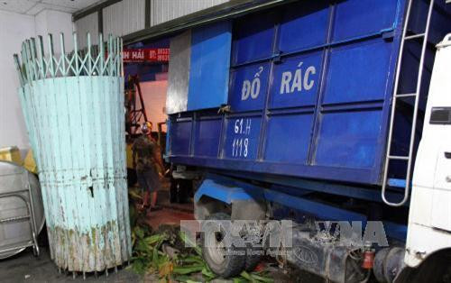 Hiện trường vụ tai nạn rạng sáng nay, 15/7/2017. Ảnh: Tuấn Anh-TTXVN phát