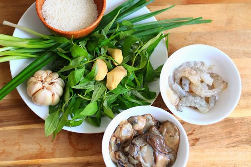 Quảng Bình không chỉ níu chân du khách bởi cảnh quan thơ mộng mà còn bởi nét ẩm thực đặc sắc