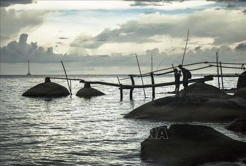 Vẻ đẹp hoang sơ, yên bình ở Bãi Bàng, Khu du lịch đảo Lại Sơn. Ảnh: Hồng Đạt - TTXVN Vẻ đẹp hoang sơ, yên bình ở Bãi Bàng, Khu du lịch đảo Lại Sơn. Ảnh: Hồng Đạt - TTXVN