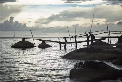 Vẻ đẹp hoang sơ, yên bình ở Bãi Bàng, Khu du lịch đảo Lại Sơn. Ảnh: Hồng Đạt - TTXVN