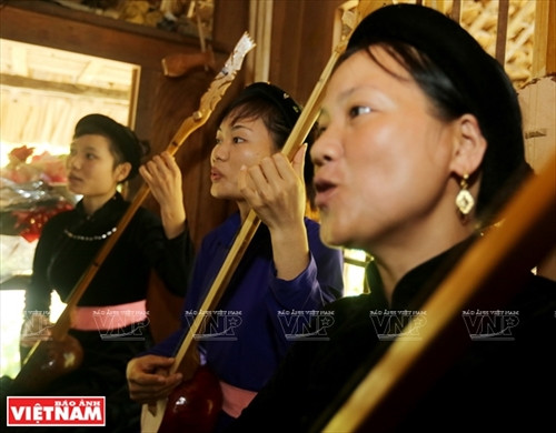 Con cháu trong gia đình nghệ nhân Hà Thuấn cũng đều là những người hát Then rất hay và đạt được nhiều giải thưởng cao trong các kỳ liên hoan về hát Then.