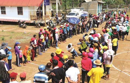 Biểu diễn khèn Đinh Năm trong ngày hội Các nghệ nhân thi đan gùi Trình diễn nghề dệt thổ cẩm Ngày hội là dịp để lưu giữnhững nét văn hóa truyền thống của dân tộc Ê-đê Biểu diễn khèn Đinh Năm trong ngày hội Các nghệ nhân thi đan gùi Trình diễn nghề dệt thổ cẩm Ngày hội là dịp để lưu giữnhững nét văn hóa truyền thống của dân tộc Ê-đê