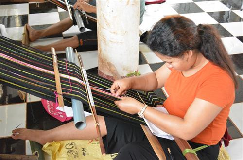 Bà H’Jih Ayun nỗ lực bảo tồn nghề truyền thống của dân tộc ảnh 3