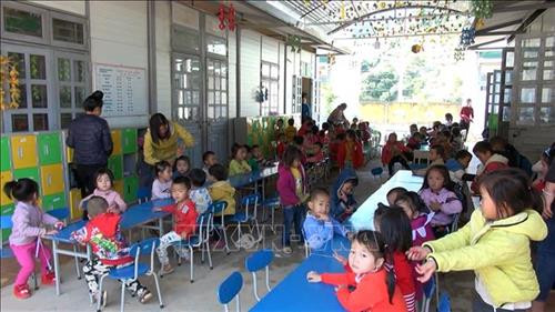 Giờ học của trẻ mầm non ở xã Mường Lạn, huyện Sốp Cộp. Ảnh: Hữu Quyết - TTXVN Giờ học của trẻ mầm non ở xã Mường Lạn, huyện Sốp Cộp. Ảnh: Hữu Quyết - TTXVN