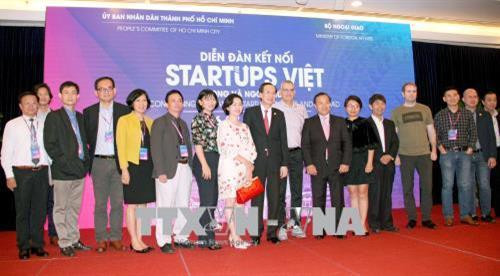 Diễn đàn là cơ hội kết nối các Startups của người Việt ở trong và ngoài nước với nhau và với các doanh nghiệp lớn, nhà đầu tư tiềm năng, các quỹ đầu tư. Ảnh: Tiến Lực – TTXVN Diễn đàn là cơ hội kết nối các Startups của người Việt ở trong và ngoài nước với nhau và với các doanh nghiệp lớn, nhà đầu tư tiềm năng, các quỹ đầu tư. Ảnh: Tiến Lực – TTXVN