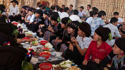 Nhà sàn đặc trưng của người Lự Qua suối Trong bản giờ chỉ những người trên 35 tuổi mới nhuộm răng đen Lễ cơm mới của người Lự Phụ nữ Lự giặt giũ bên bờ suối - Ảnh: Ngọc Bằng Nhà sàn đặc trưng của người Lự Qua suối Trong bản giờ chỉ những người trên 35 tuổi mới nhuộm răng đen Lễ cơm mới của người Lự Phụ nữ Lự giặt giũ bên bờ suối - Ảnh: Ngọc Bằng