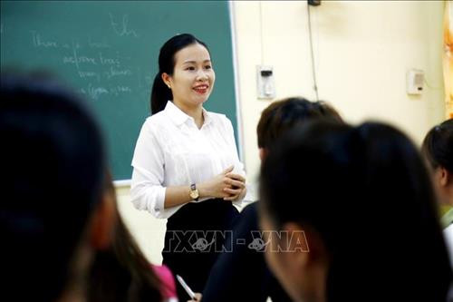 Cô giáo Đoàn Thị Cúc trong một buổi lên lớp. Ảnh: Nam Sương - TTXVN