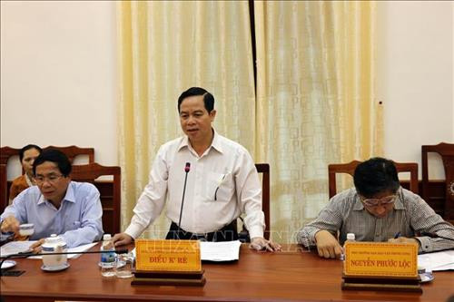 Ông Điểu K’ré phát biểu tại buổi làm việc. Ảnh: Công Thử - TTXVN