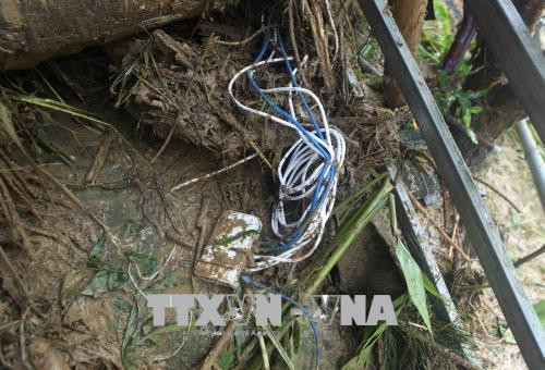 Cảnh tan hoang của gia đình nhà ông Dương Ngọc Hưng chủ trang trại nuôi cá nước lạnh tại bản Chu Va 12, xã Sơn Bình, huyện Tam Đường hiện đang mất tích do bị lũ cuốn trôi. Ảnh: Quý Trung – TTXVN