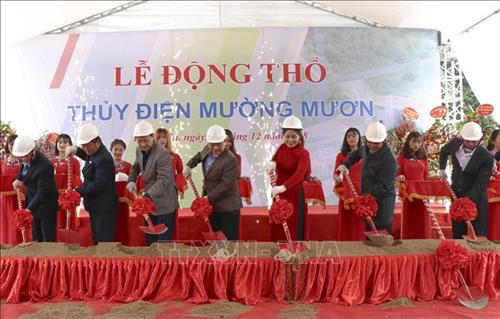 Đại biểu thực hiện Lễ động thổ nhà máy thủy điện Mường Mươn. Ảnh: Văn Dũng - TTXVN Đại biểu thực hiện Lễ động thổ nhà máy thủy điện Mường Mươn. Ảnh: Văn Dũng - TTXVN