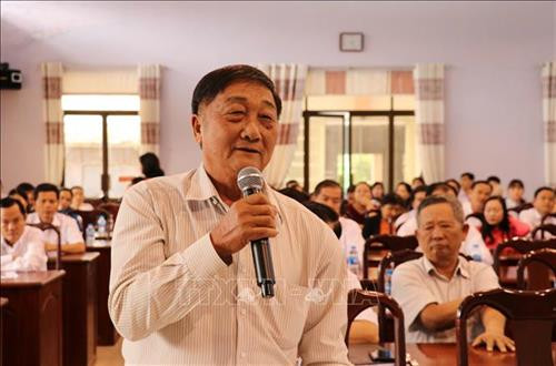 Cử tri Lâm Thanh Thảo (thị trấn Hậu Nghĩa, huyện Đức Hòa) nêu ý kiến tại buổi tiếp xúc cử tri. Ảnh: Bùi Giang - TTXVN Cử tri Lâm Thanh Thảo (thị trấn Hậu Nghĩa, huyện Đức Hòa) nêu ý kiến tại buổi tiếp xúc cử tri. Ảnh: Bùi Giang - TTXVN